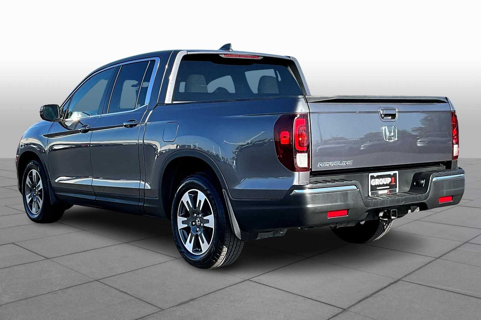 2017 Honda Ridgeline RTL-T photo 11