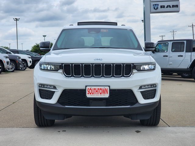 2023 Jeep Cherokee 4xe Overland photo 2