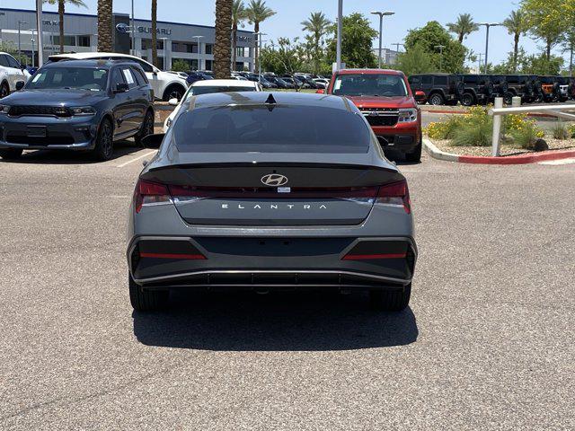 2025 Hyundai Elantra Hybrid photo 4