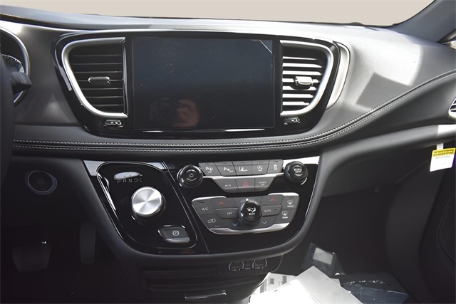 2025 Chrysler Pacifica photo 20