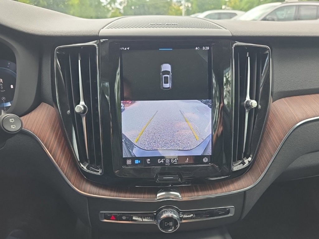 2023 Volvo XC60 B5 Plus photo 15