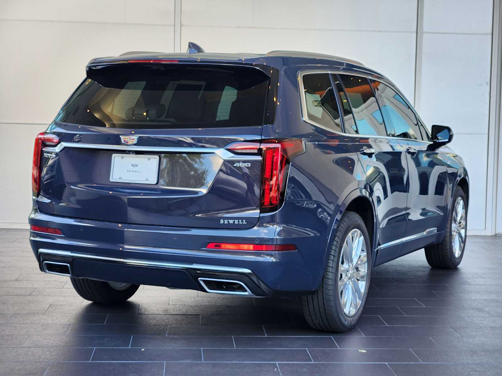 2025 Cadillac XT6 Premium Luxury photo 3