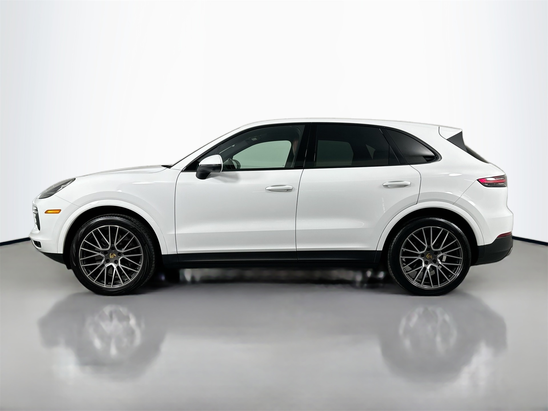 2022 Porsche Cayenne Base photo 2