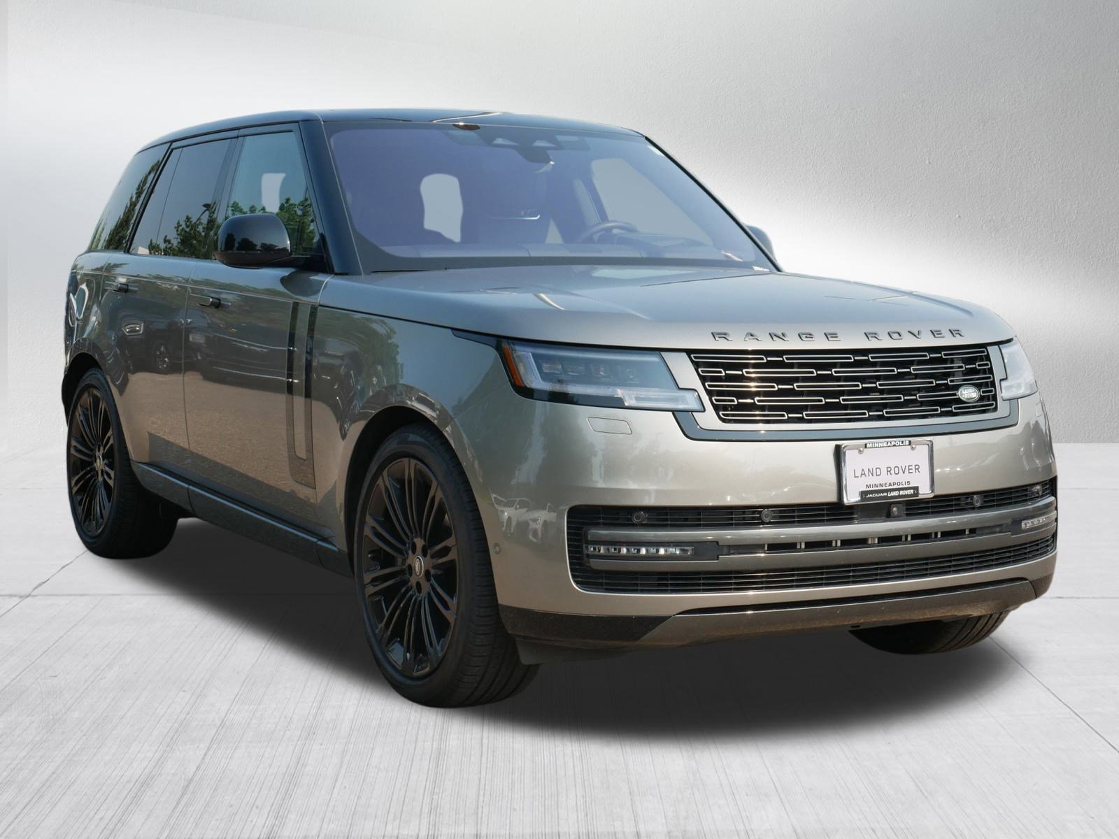 2023 Land Rover Range Rover SE photo 3