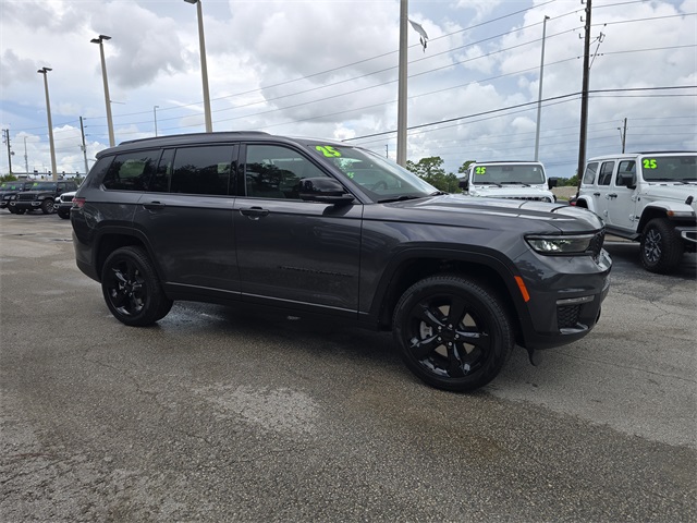 2025 Jeep Grand Cherokee Limited photo 2