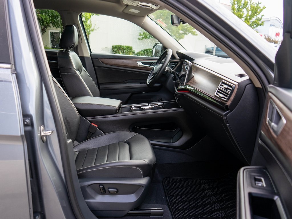 2024 Volkswagen Atlas SEL photo 9