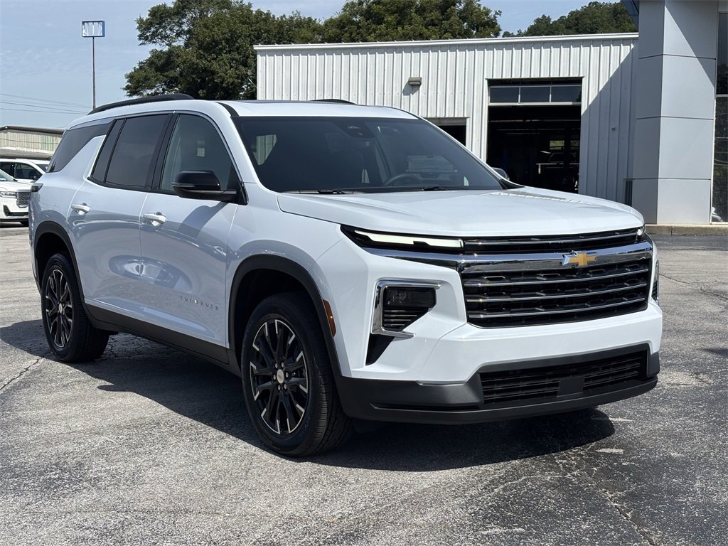 2026 Chevrolet Traverse photo 3