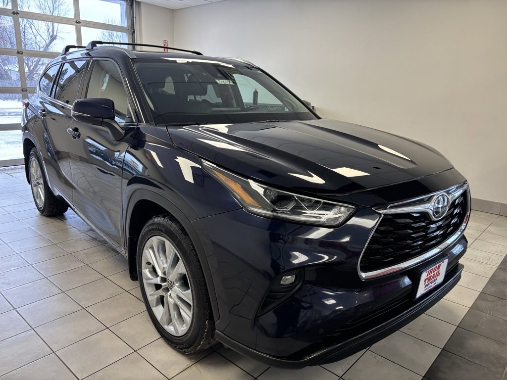 Used 2020 Toyota Highlander Limited with VIN 5TDDZRBH6LS015974 for sale in Virginia, Minnesota