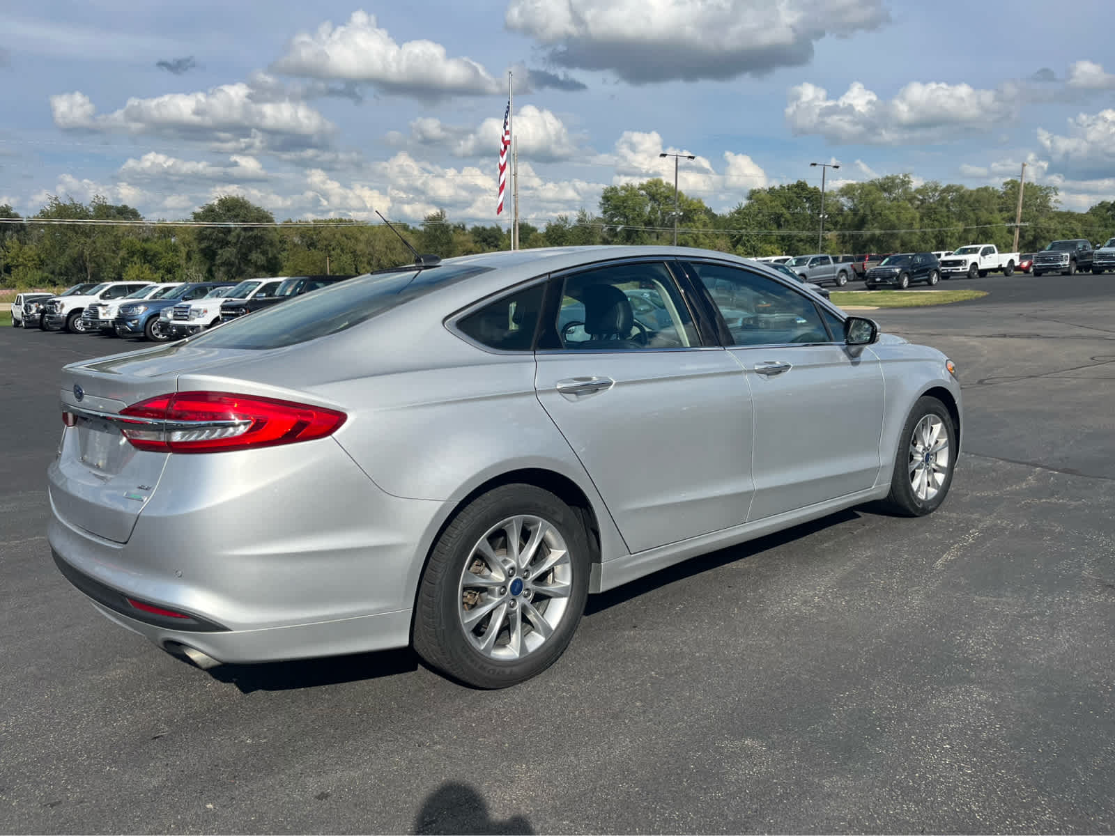 2017 Ford Fusion SE photo 3