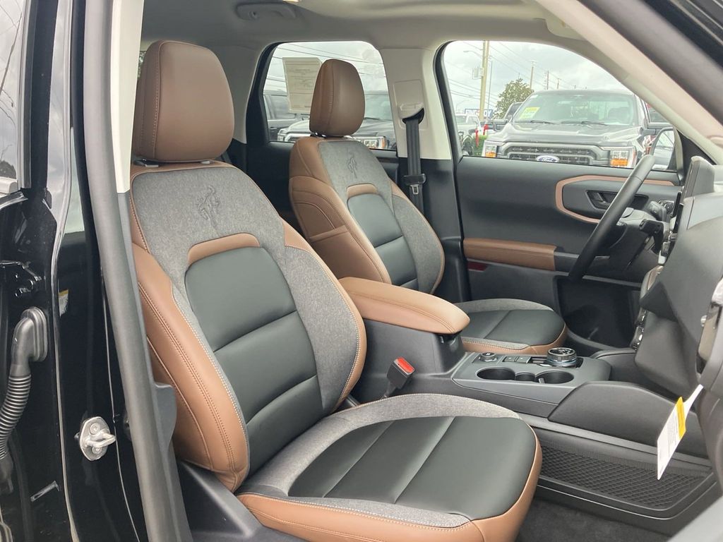 2024 Ford Bronco Sport Outer Banks photo 18