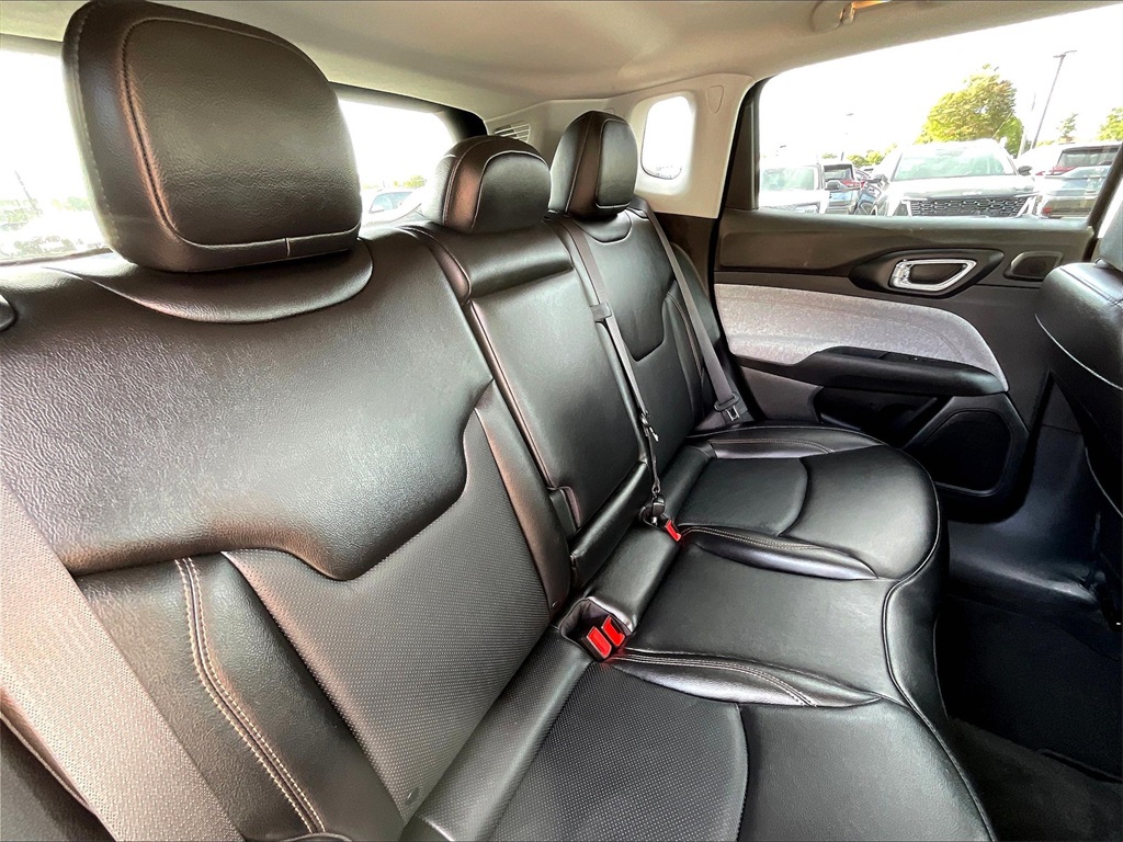 2022 Jeep Compass Latitude Lux photo 15