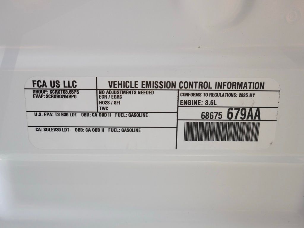 New 2025 Bright White Clear-Coat Exterior Paint Jeep Limited Black Appearance Edition image 32