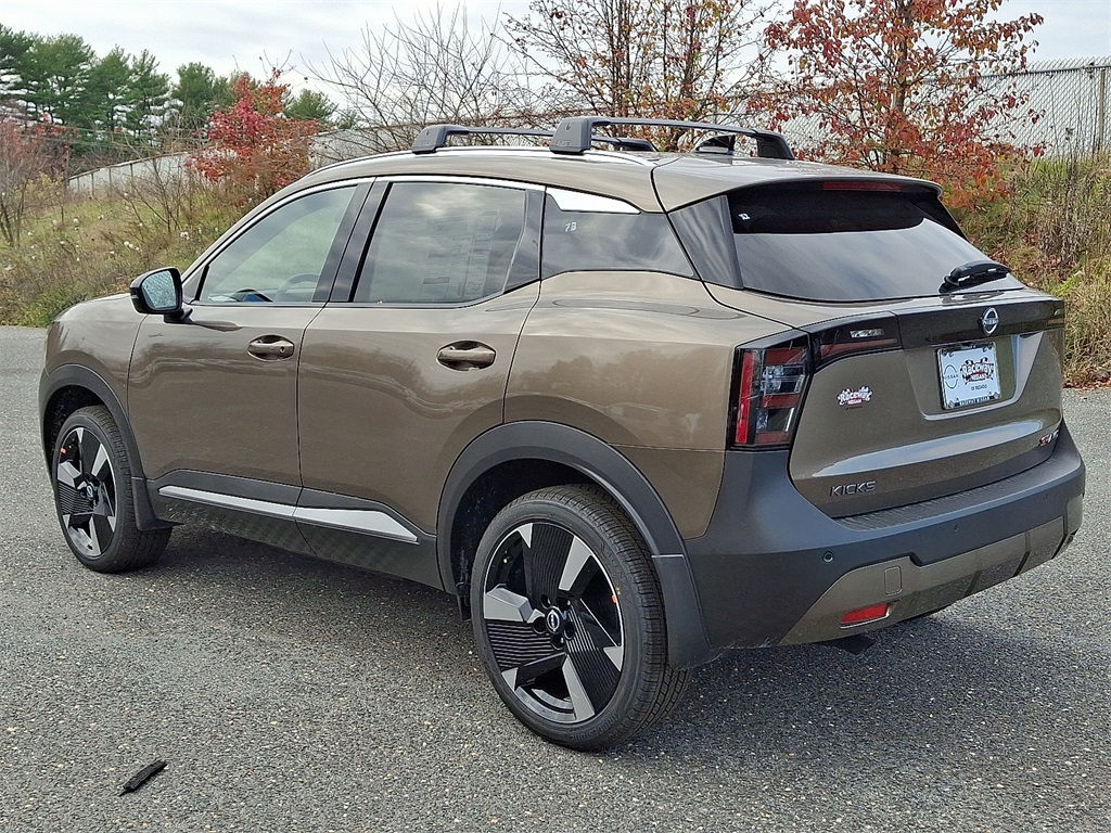 2026 Nissan Kicks SR photo 3