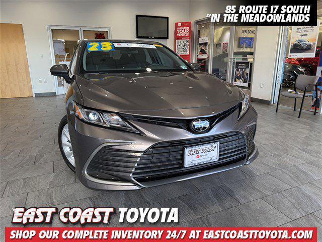 2023 Toyota Camry LE's photo