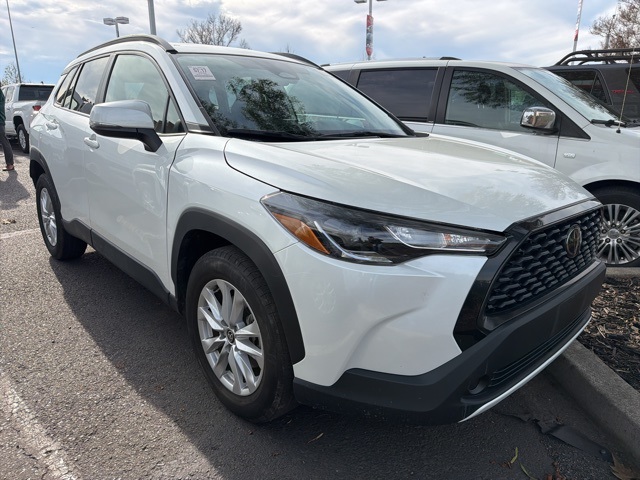 2023 Toyota Corolla Cross LE's photo