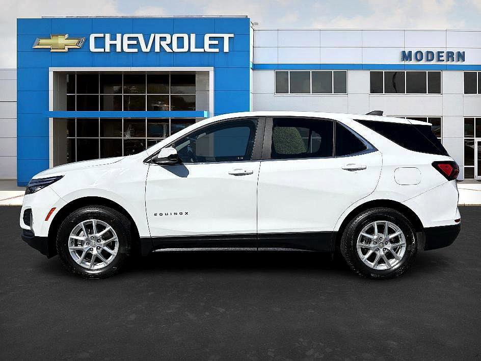 2023 Chevrolet Equinox LT photo 2