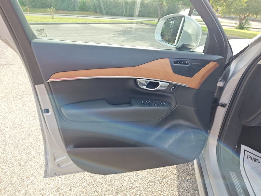 2024 Volvo XC90 Plus photo 13