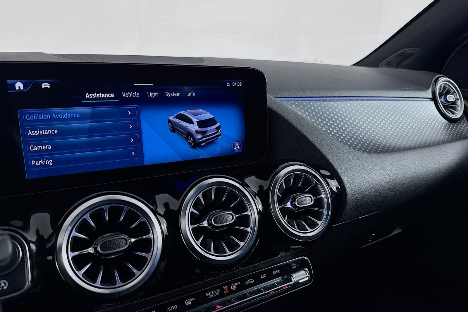 2025 Mercedes Benz GLA 250 photo 18