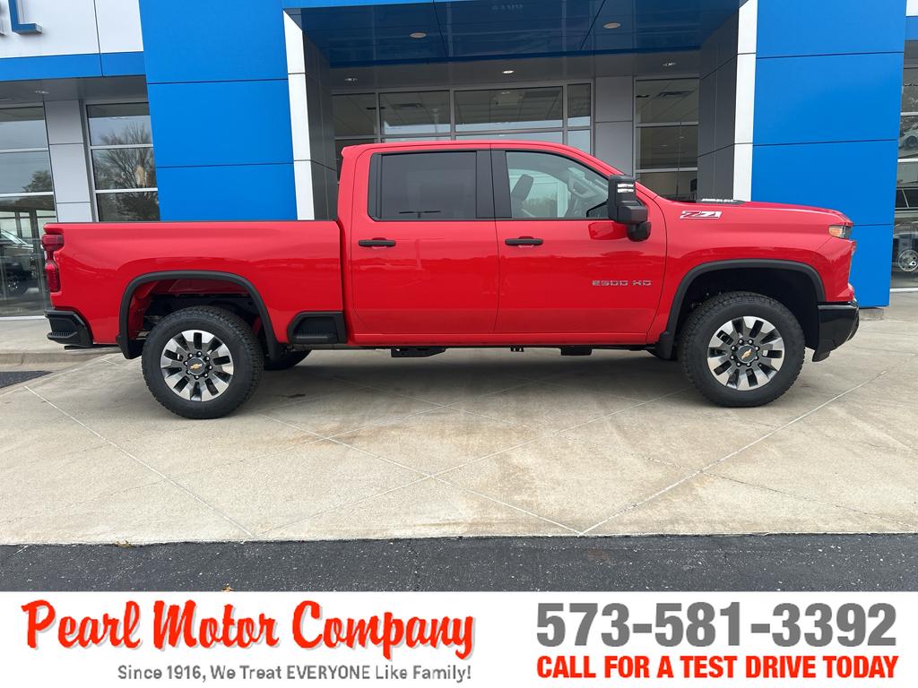 2026 Chevrolet Silverado 2500HD Custom photo 3