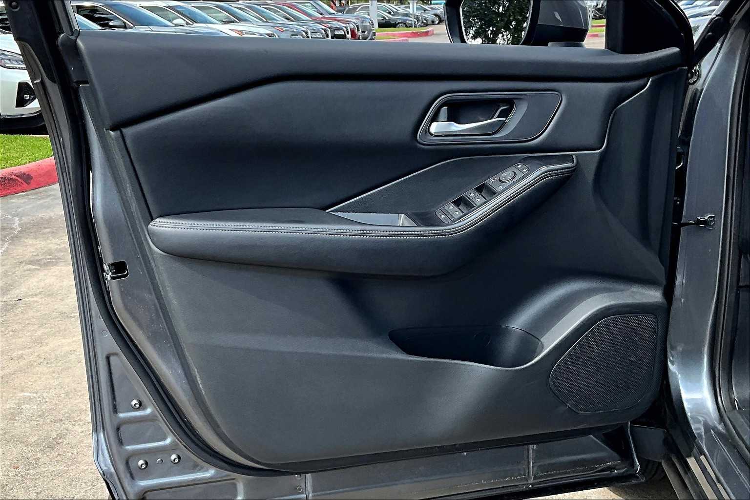 2024 Nissan Rogue SV photo 18