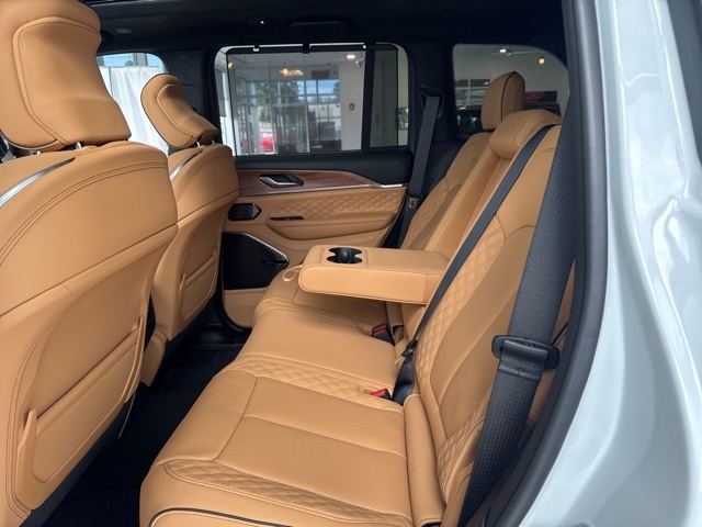 2025 Jeep Grand Cherokee Summit Reserve photo 10