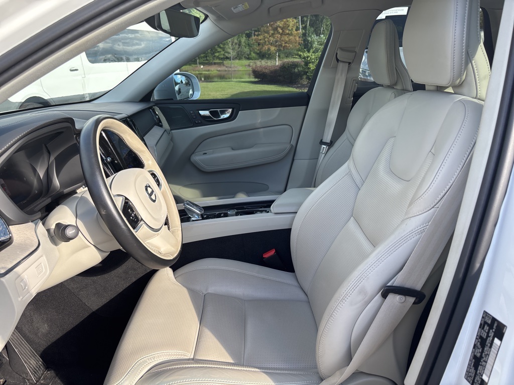 2022 Volvo XC60 B5 Inscription photo 38