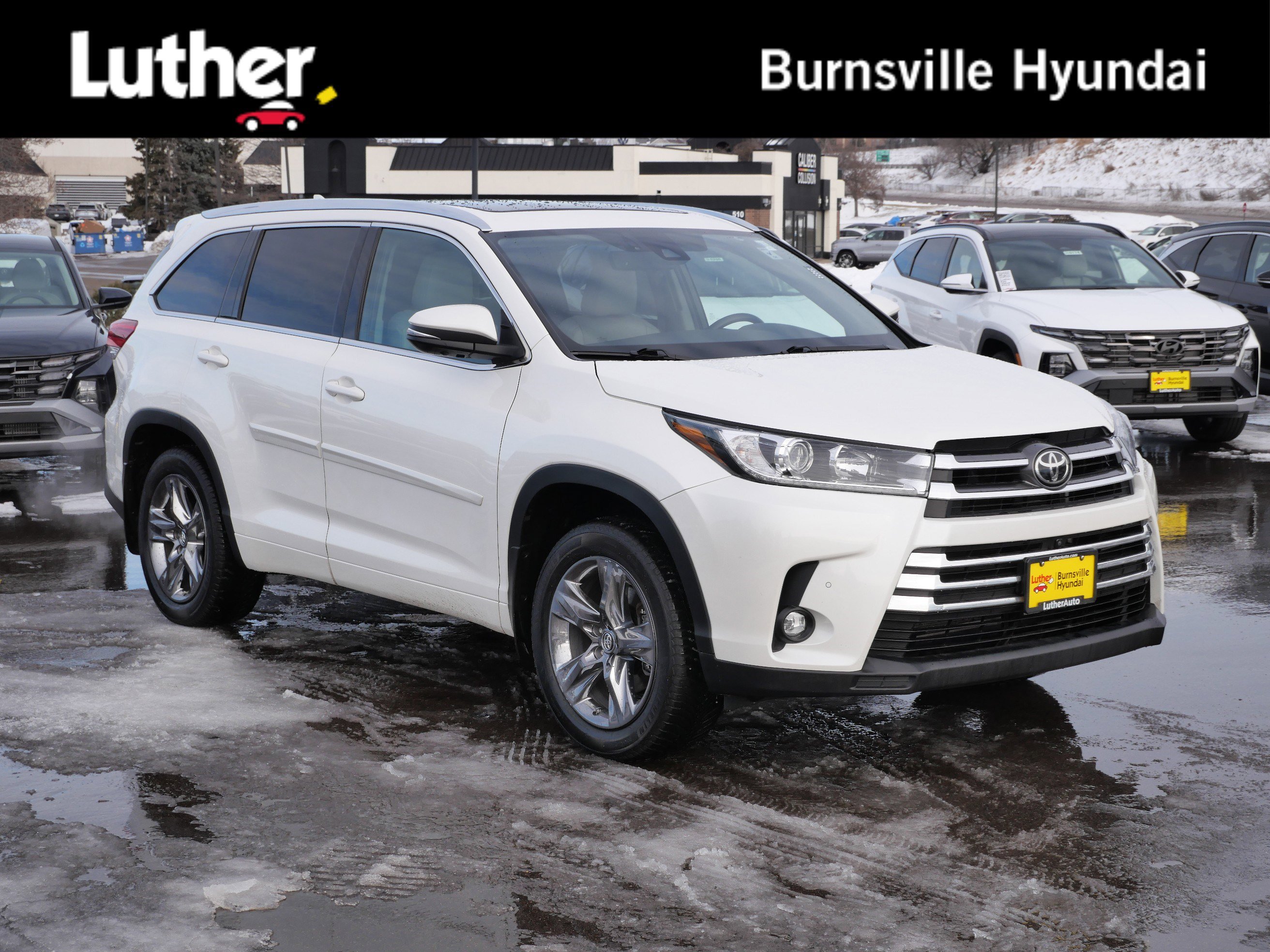 2019 Toyota Highlander Limited Platinum's photo