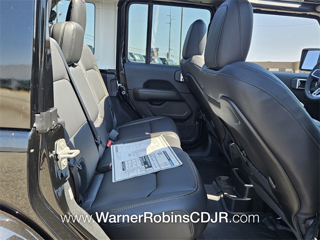 2025 Jeep Wrangler Sahara photo 13