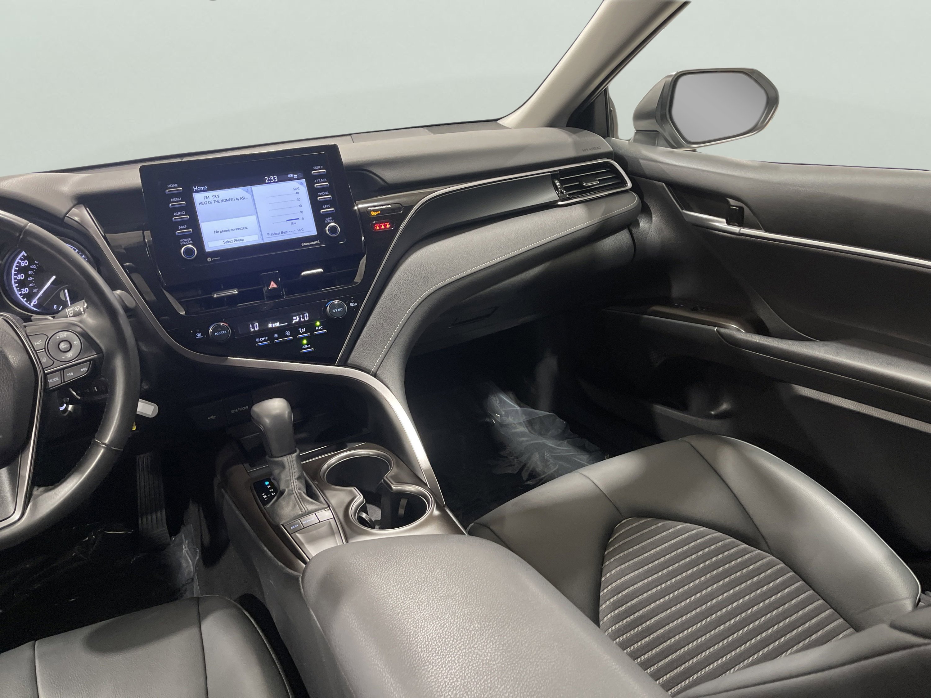 2024 Toyota Camry SE photo 23