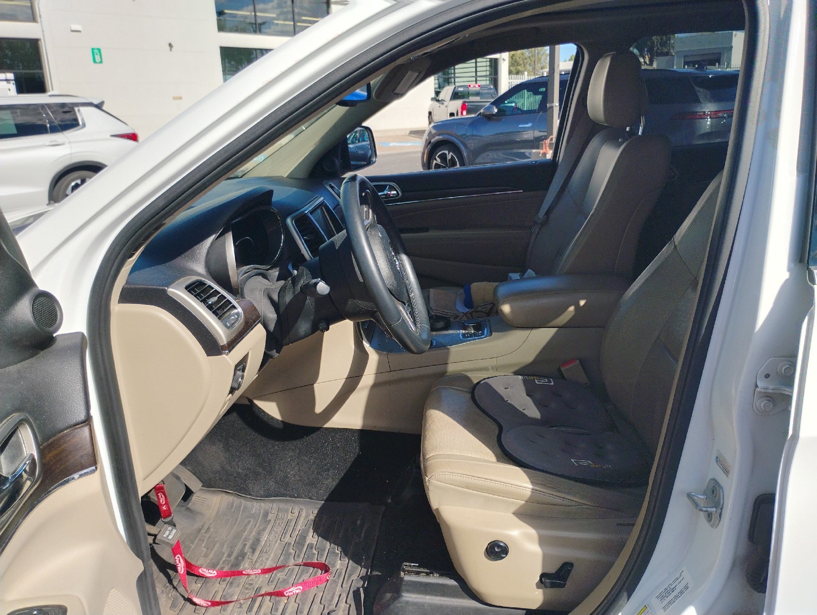 Used 2014 Bright White Clearcoat Jeep Limited image 17