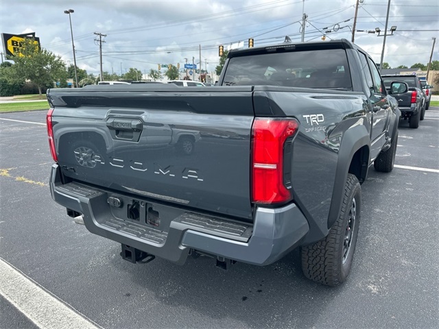 2025 Toyota Tacoma TRD Off-Road photo 3