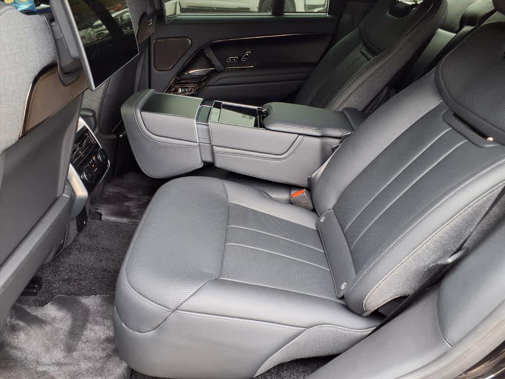2025 Land Rover Range Rover SV - Photo 18