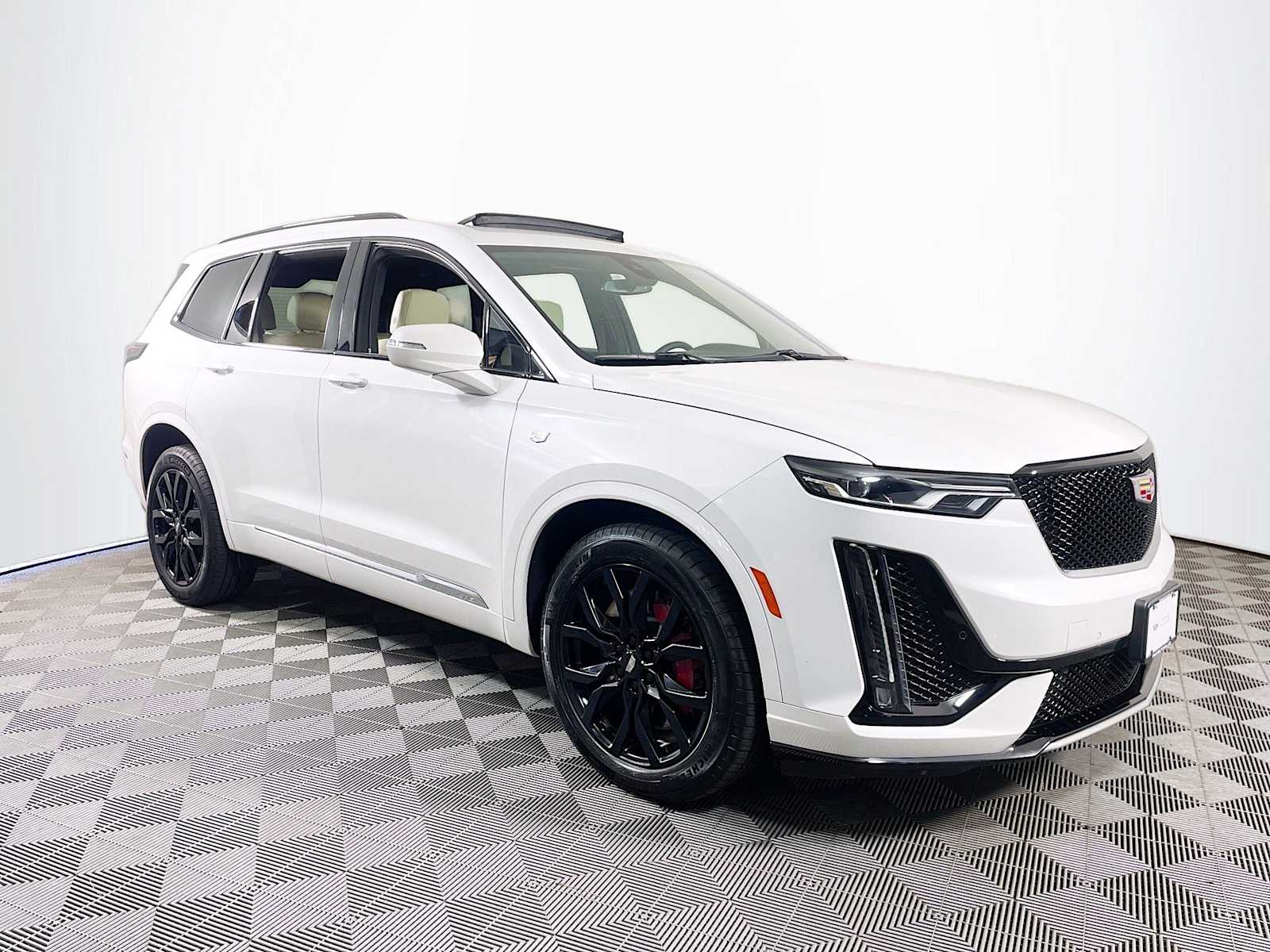 2024 Cadillac XT6 Sport photo 3