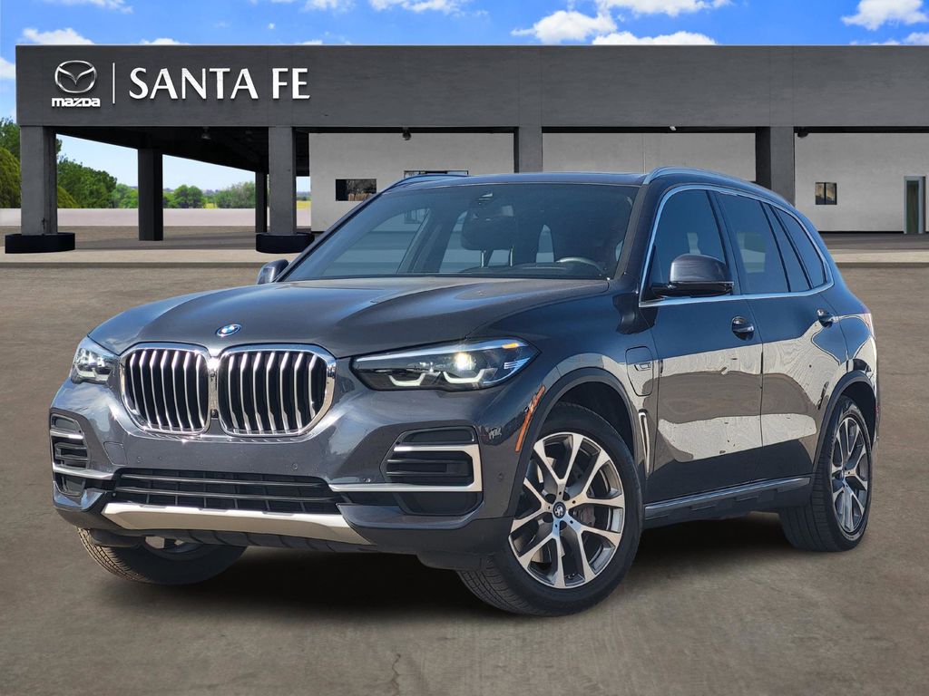2022 BMW X5 45e's photo