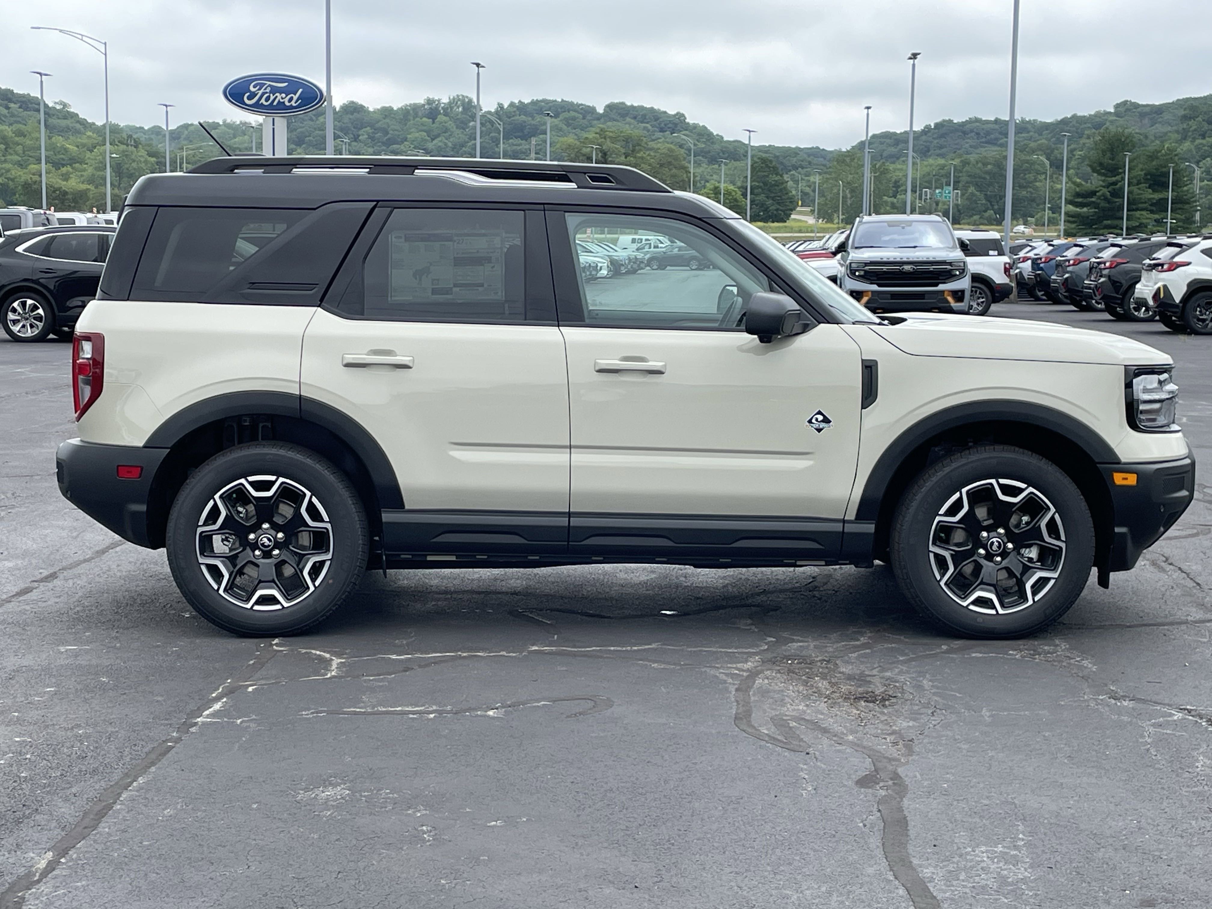 2025 Ford Bronco Sport Outer Banks photo 2