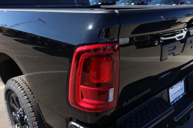 New 2026 Diamond Black Crystal Pearl-Coat Exterior Paint RAM Laramie Night Edition image 6