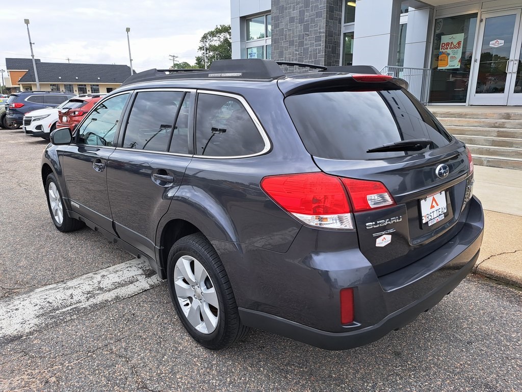 2011 Subaru Outback 2.5i Premium photo 3