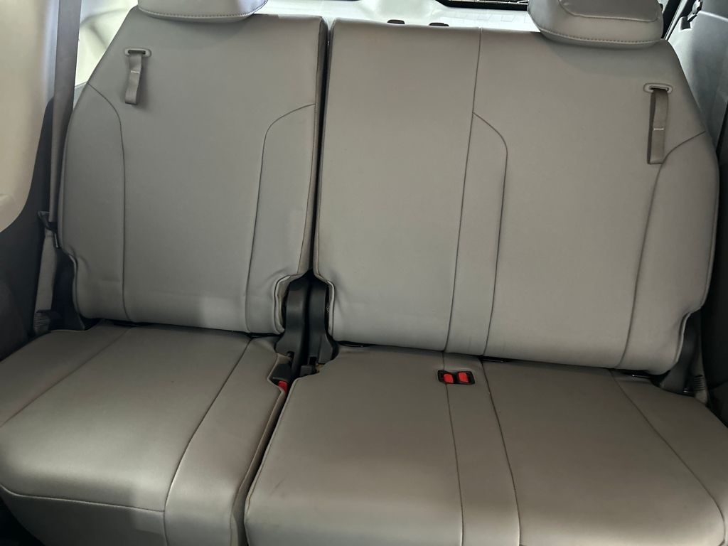 2021 Toyota Sienna XLE photo 30
