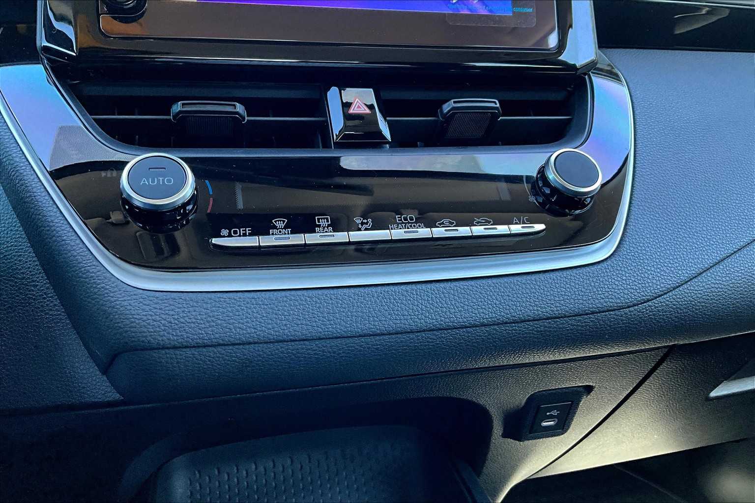2024 Toyota Corolla LE photo 65