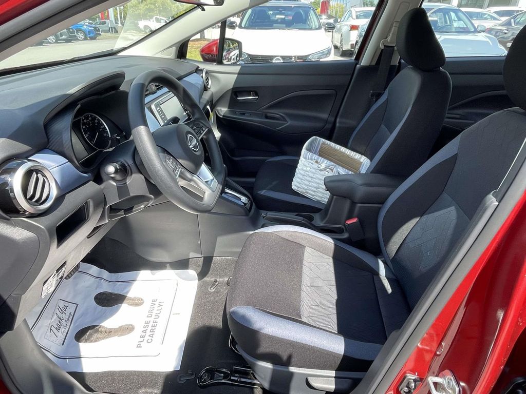 2025 Nissan Versa SV photo 16