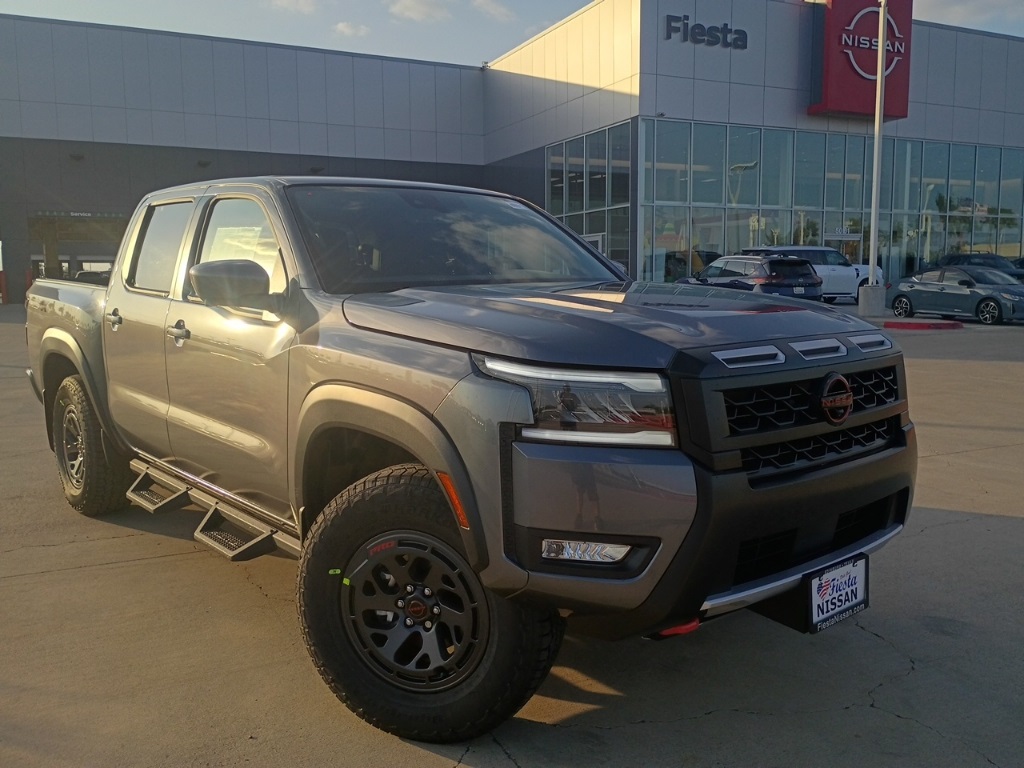 2026 Nissan Frontier PRO-4X's photo