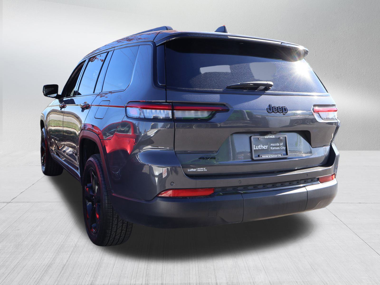 2023 Jeep Grand Cherokee Altitude photo 2