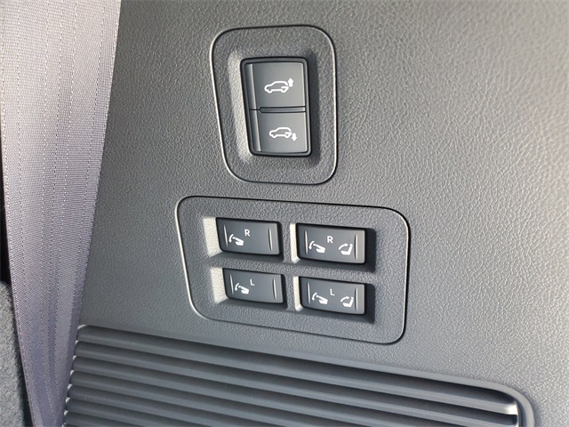 2025 Nissan Armada Platinum Reserve photo 5