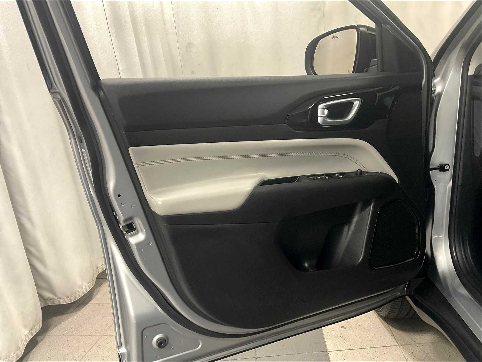 2022 Jeep Compass Limited photo 6
