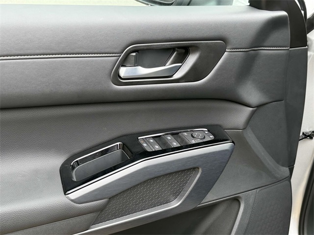 2025 Nissan Pathfinder SL photo 25