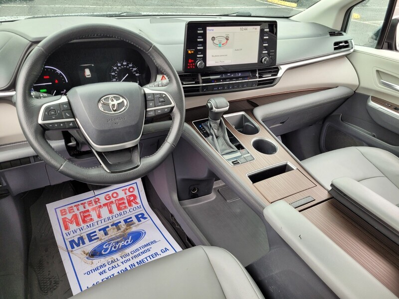 2021 Toyota Sienna XLE photo 8