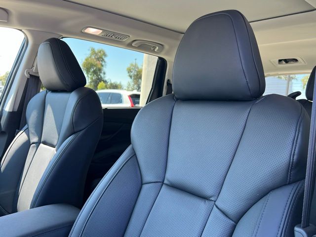 2025 Subaru Ascent Onyx Edition Touring photo 17