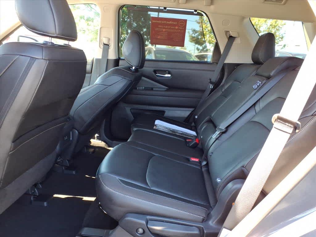 2025 Nissan Pathfinder SL photo 11