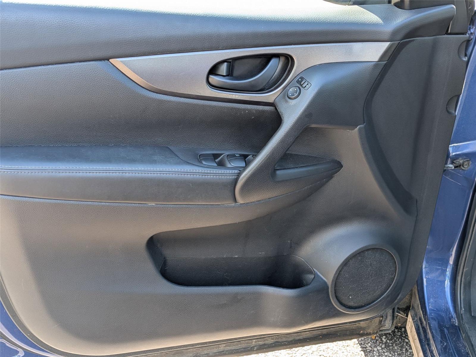 2019 Nissan Rogue Sport S photo 10