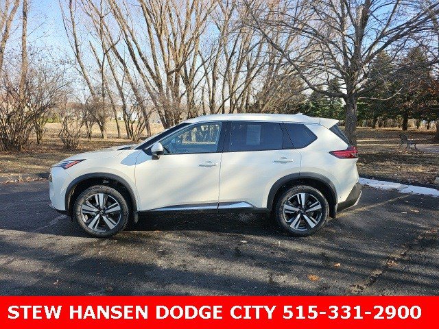 2022 Nissan Rogue Platinum's photo